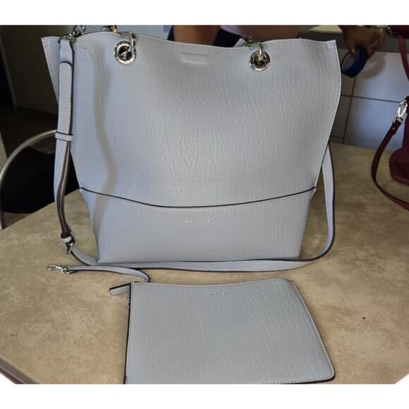 Calvin Klein blue reversable leather tote with matching pouch - Picture 2 of 8